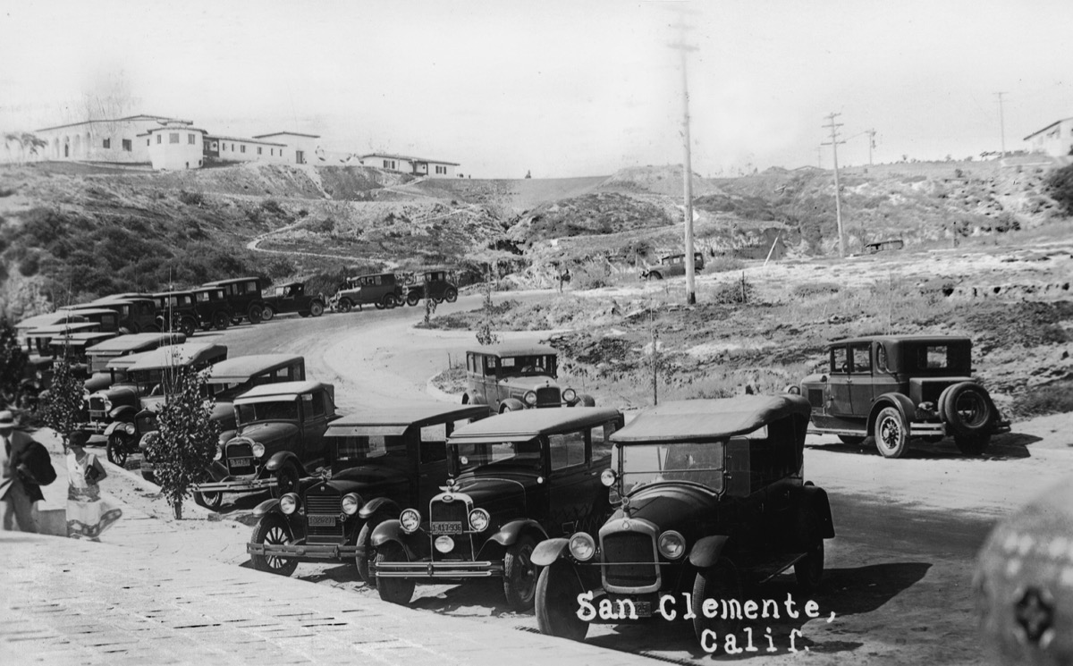 1920s automobiles parked on Avenida Victoria near the San Clemente pier